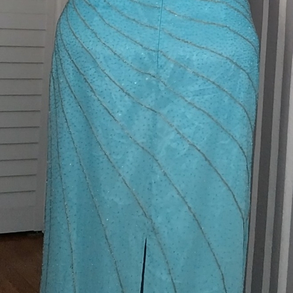 Aurora Formals Gown size 20 (reposhed) Blue hombre effect w/ iridescent beads - Picture 15 of 16